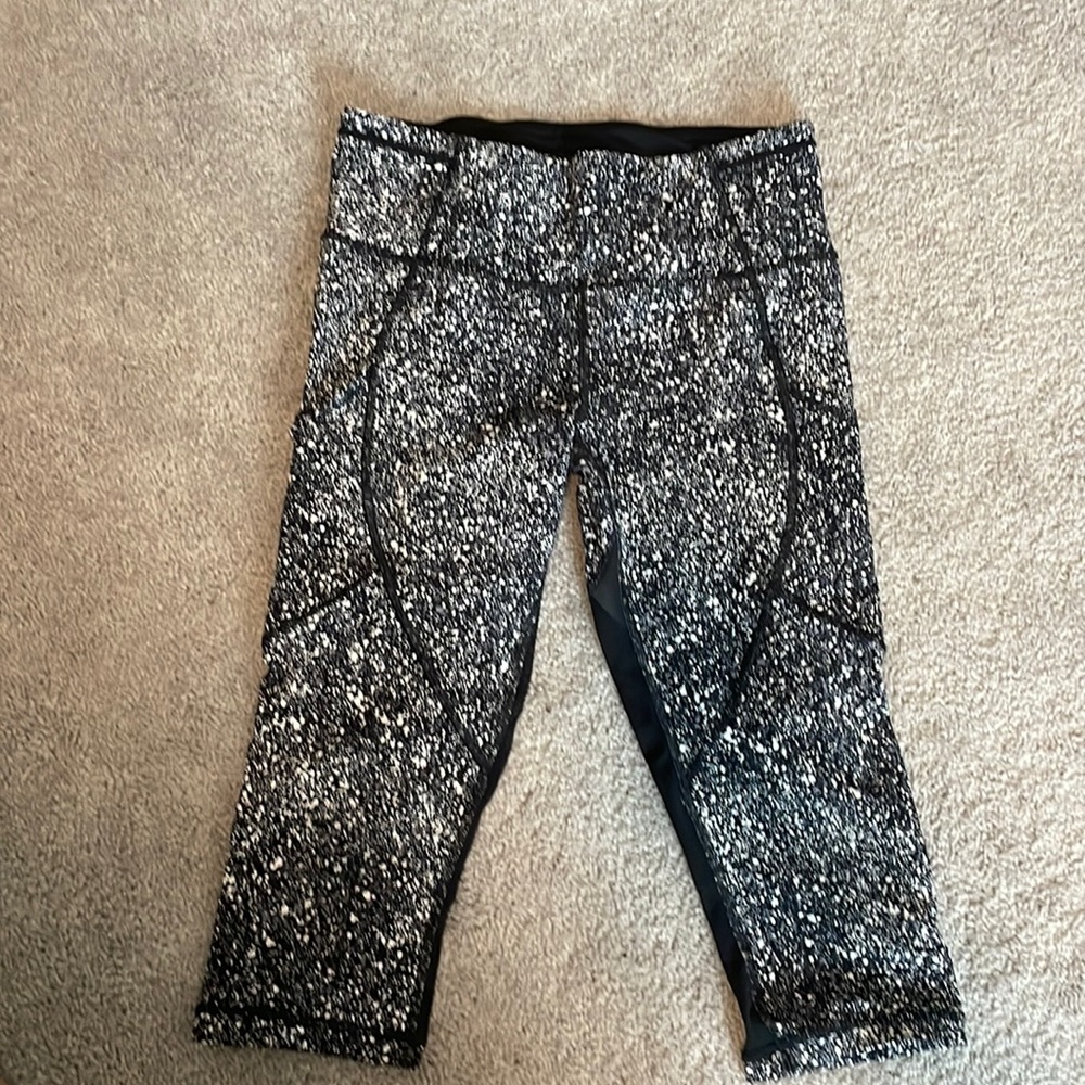 Lululemon crops size 6